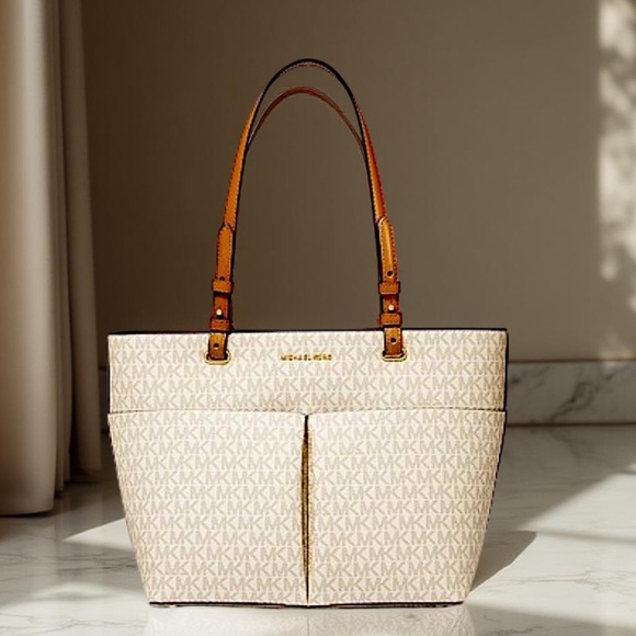 Micheal Kors  Bedford Logo Tote Purse feet at the bottom NWT - Picture 4 of 15